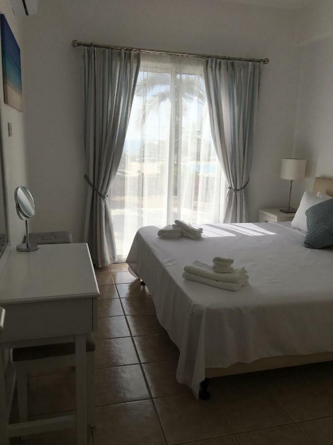 Kings Palace - Fabulous Pool-Side 2 Bed Apartment Paphos Eksteriør bilde